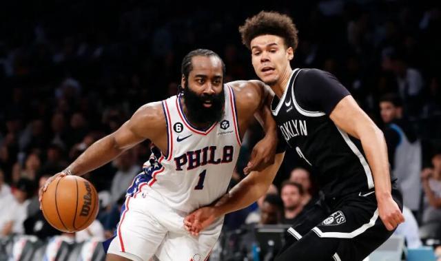 开云足球直播-篮网太弱！哈登低迷无碍76人4-0晋级 只盼大帝康复