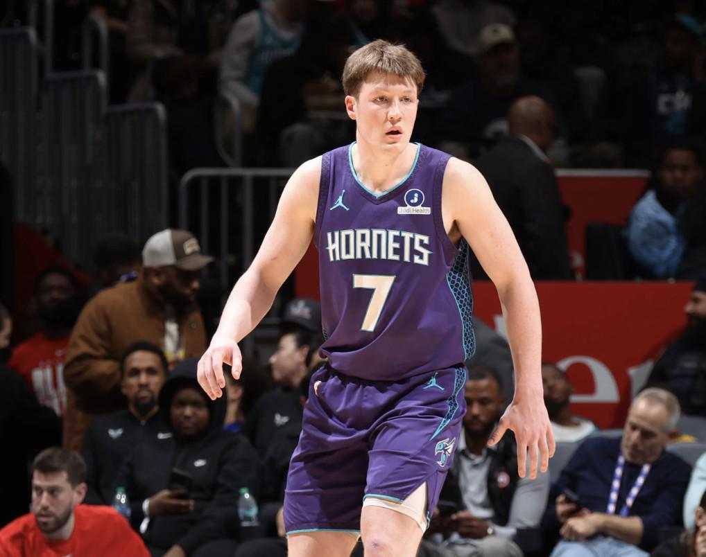 开云体育在线入口-NBA新一期新秀榜：克努佩尔反超弗拉格登顶榜首，埃奇库姆第三